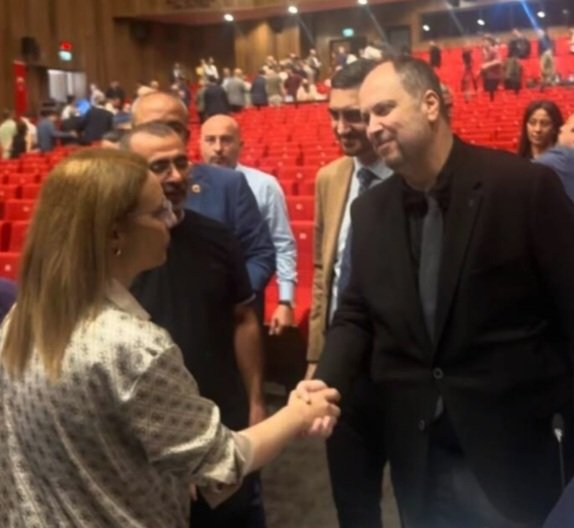 Kanseri Yendiği Haberini Meclis Toplantısında Aldı