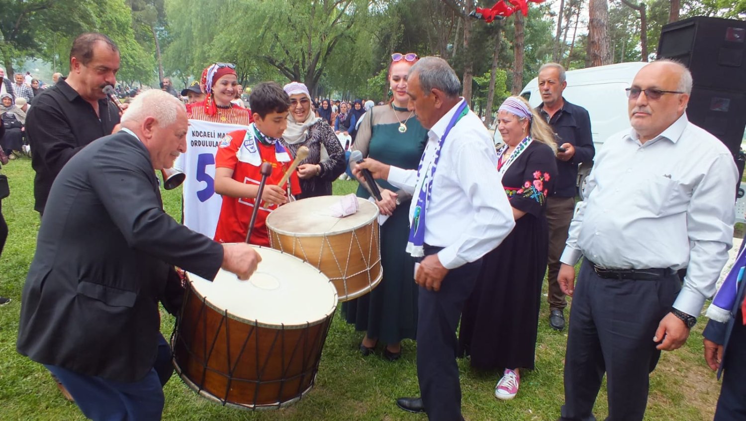 Ordulular Müzik Dinledi Horon Tepti