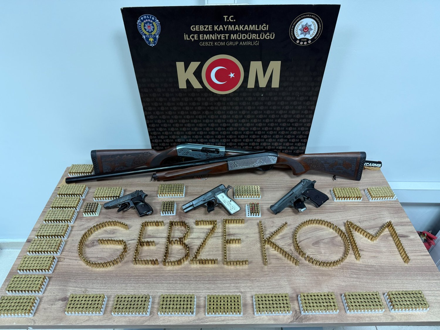 Darıca'da Silah Operasyonu: Cephanelik Gibi Ev!