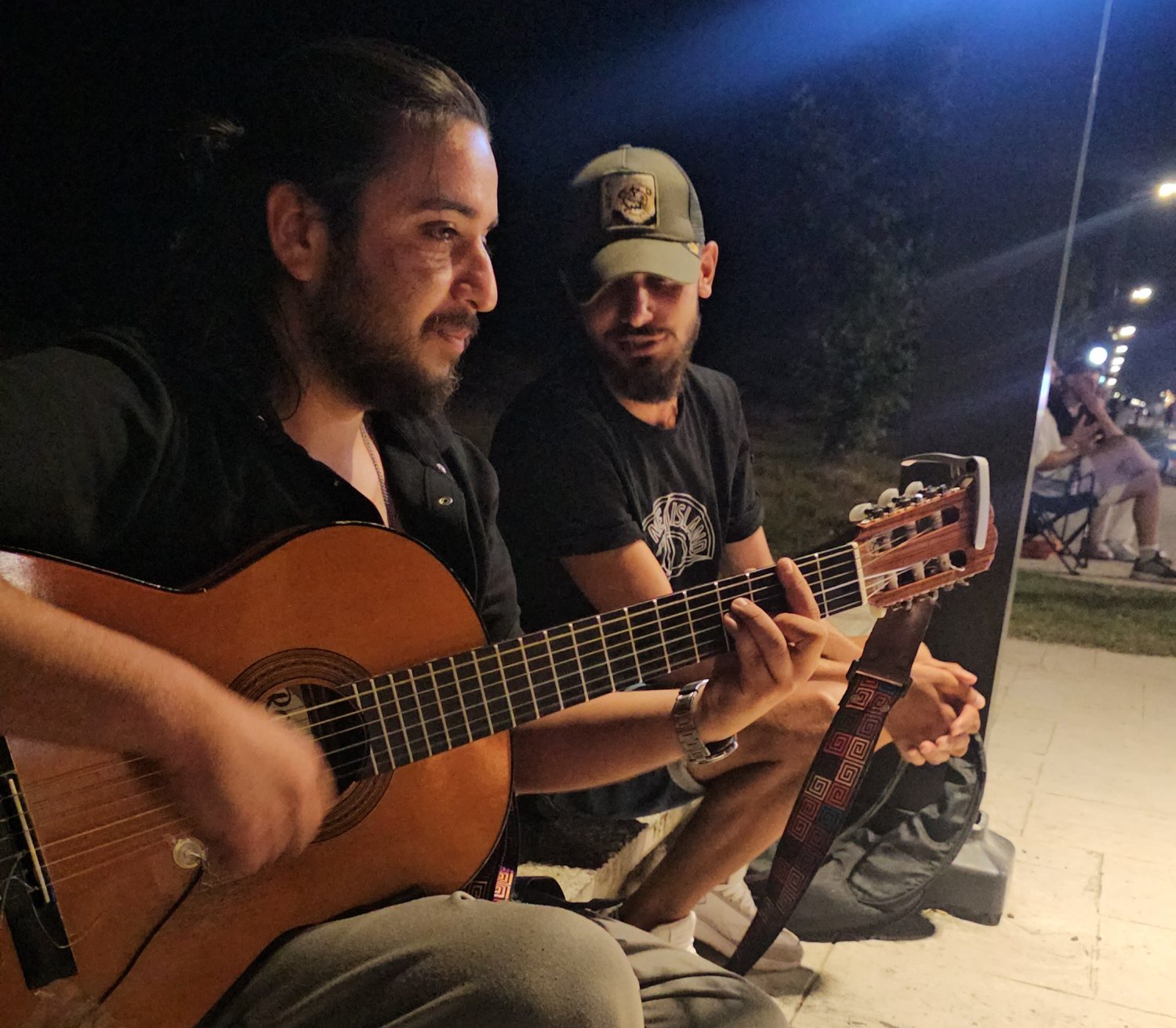 Alper Yaman Gitarıyla, Ramazan Burç Sesiyle Karasu Sahilini Büyüledi