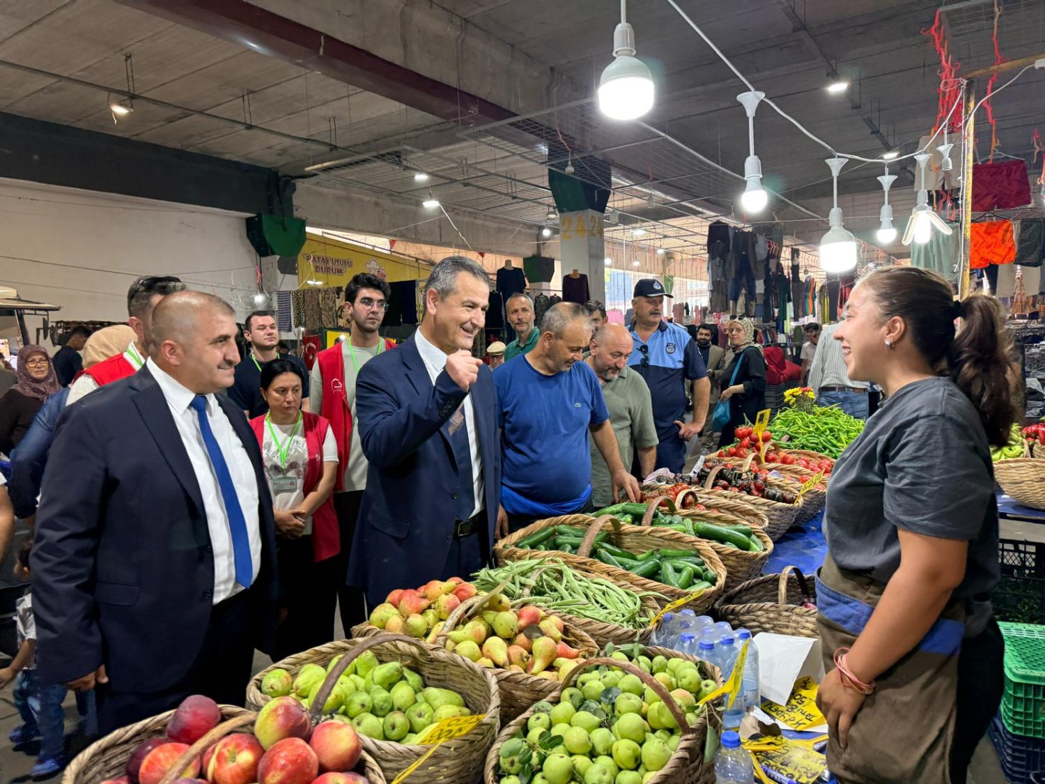 Başkanvekili Lütfü Obuz’dan Doğu Kışla Pazarı’na Ziyaret