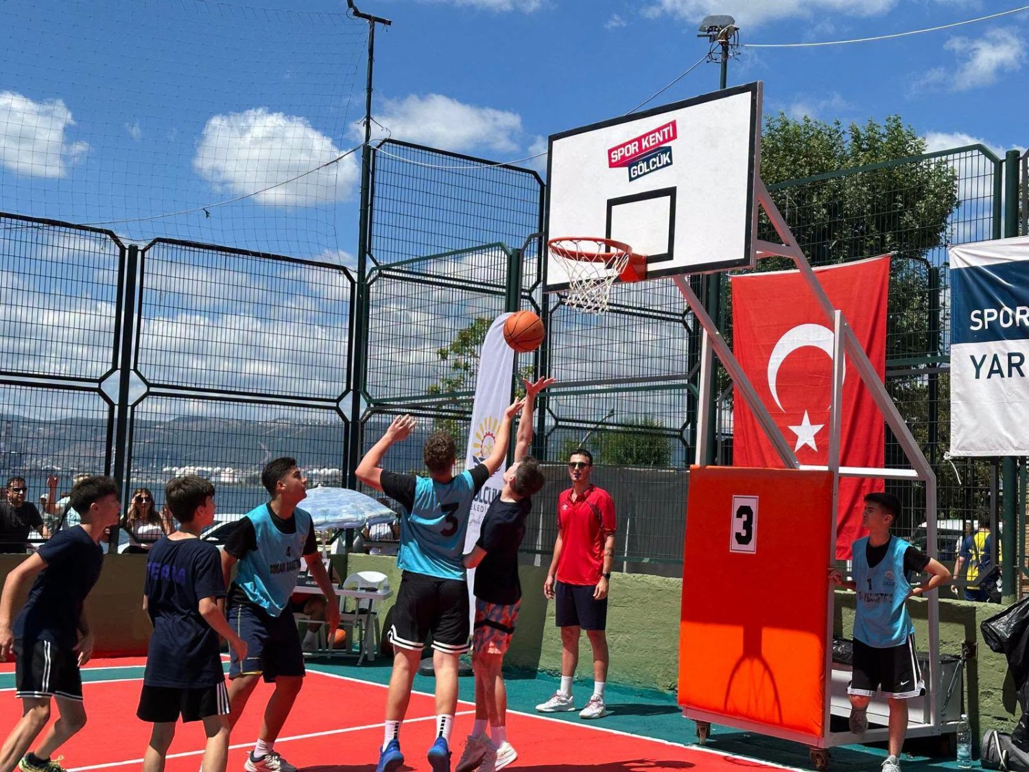 Gölcük’te Sokak Basketbolu Heyecanı Başladı