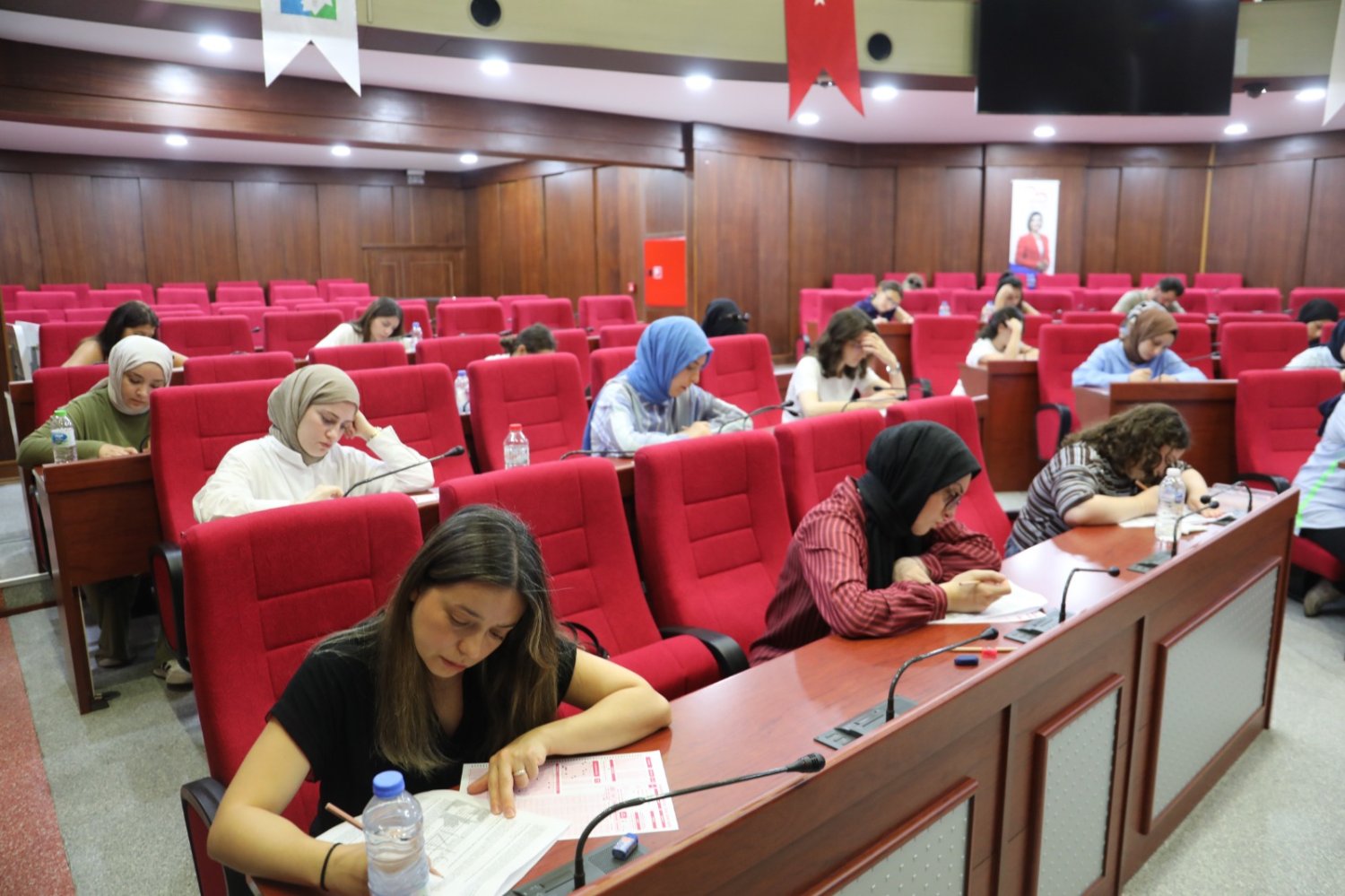 İzmit Belediyesinin Öğretmen Sınavına Adaylardan Övgü