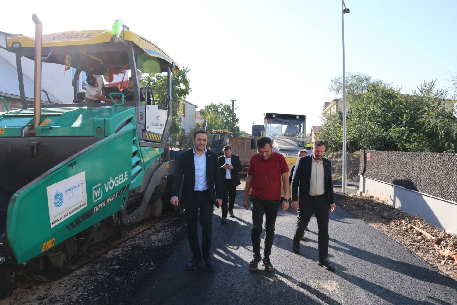 Başkan Özlü, Yeşilyurt Mahallesi’nde Asfalt Çalışmalarını İnceledi