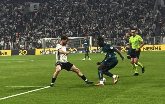 Körfez’e İstanbul’da Penaltı Darbesi!